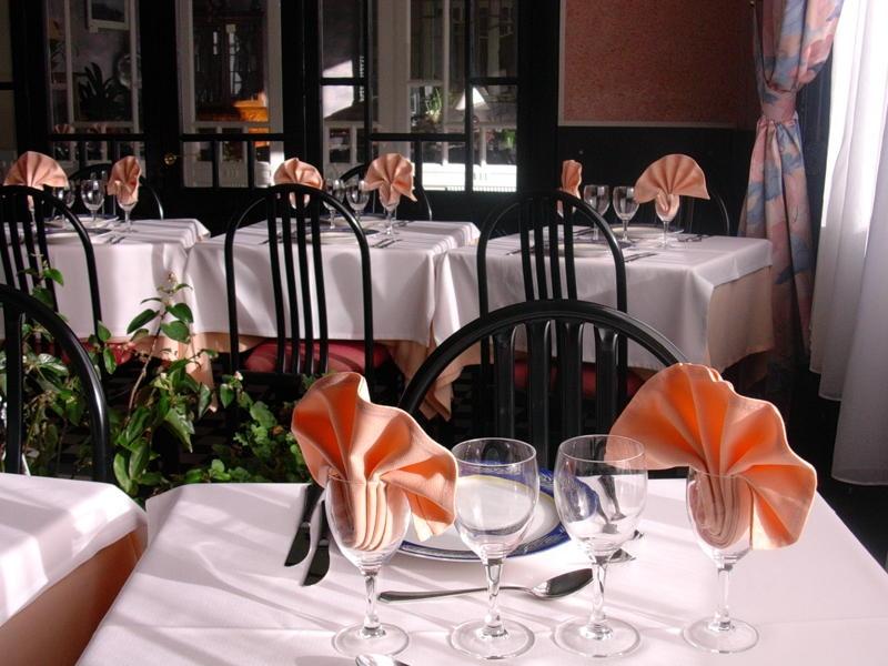 Arcantis Hotel Metropole Châtel-Guyon المطعم الصورة